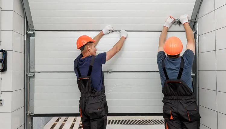 Het installeren van een sectionale garagepoort: Arbeidskosten