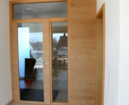 Glazen deuren met houten kader